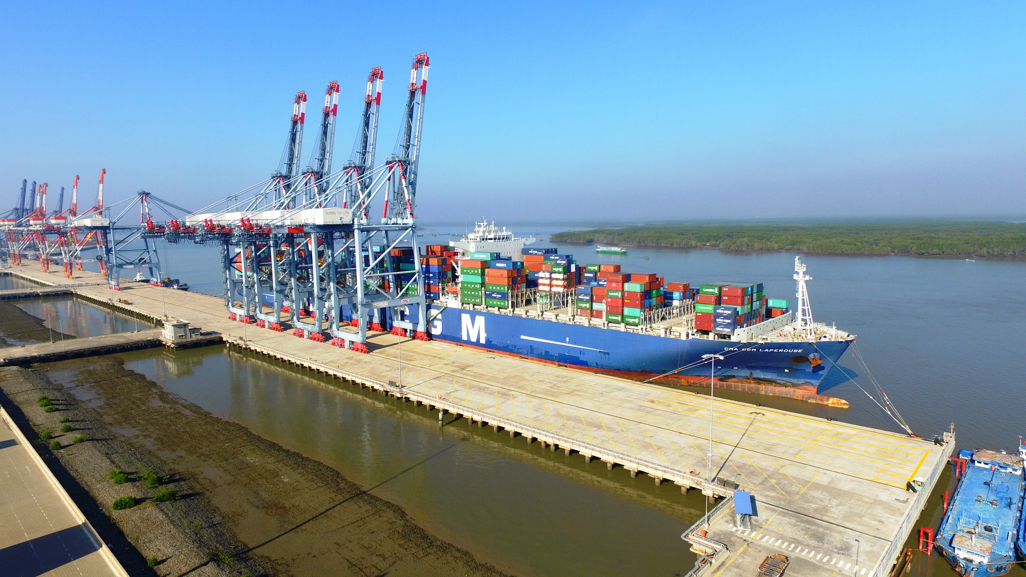 TÀU CMA LAPEROUS CẬP CẢNG CMIT - 25/02/2016