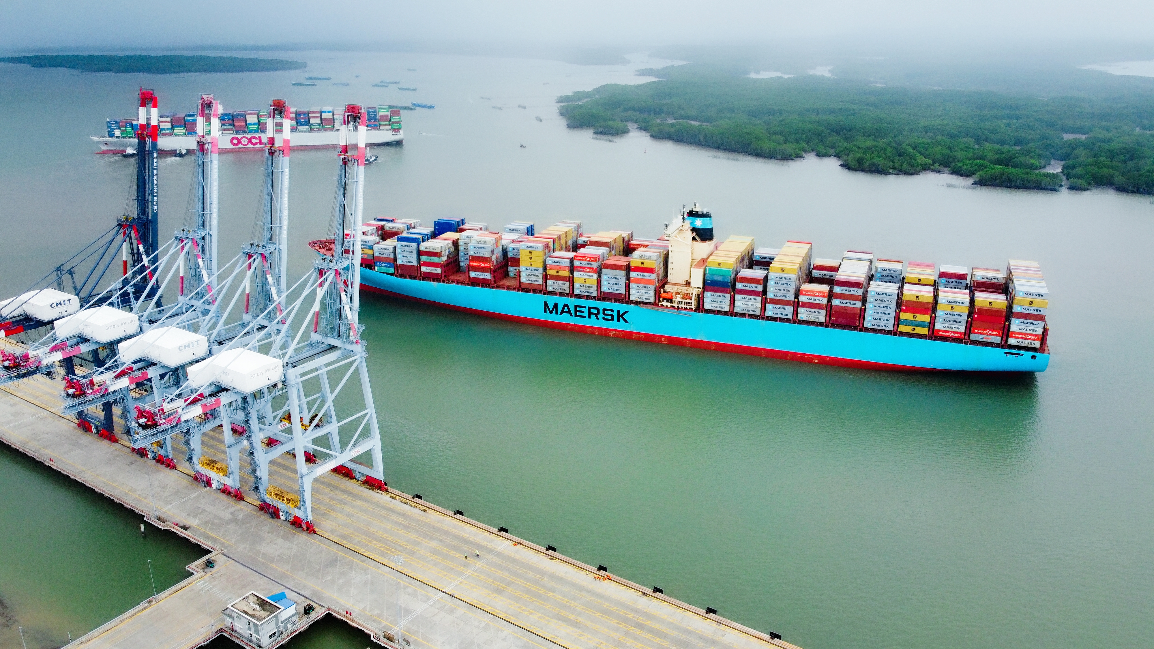 Tàu E-class Eugen Maersk cập cảng CMIT ngày 01/05/2022