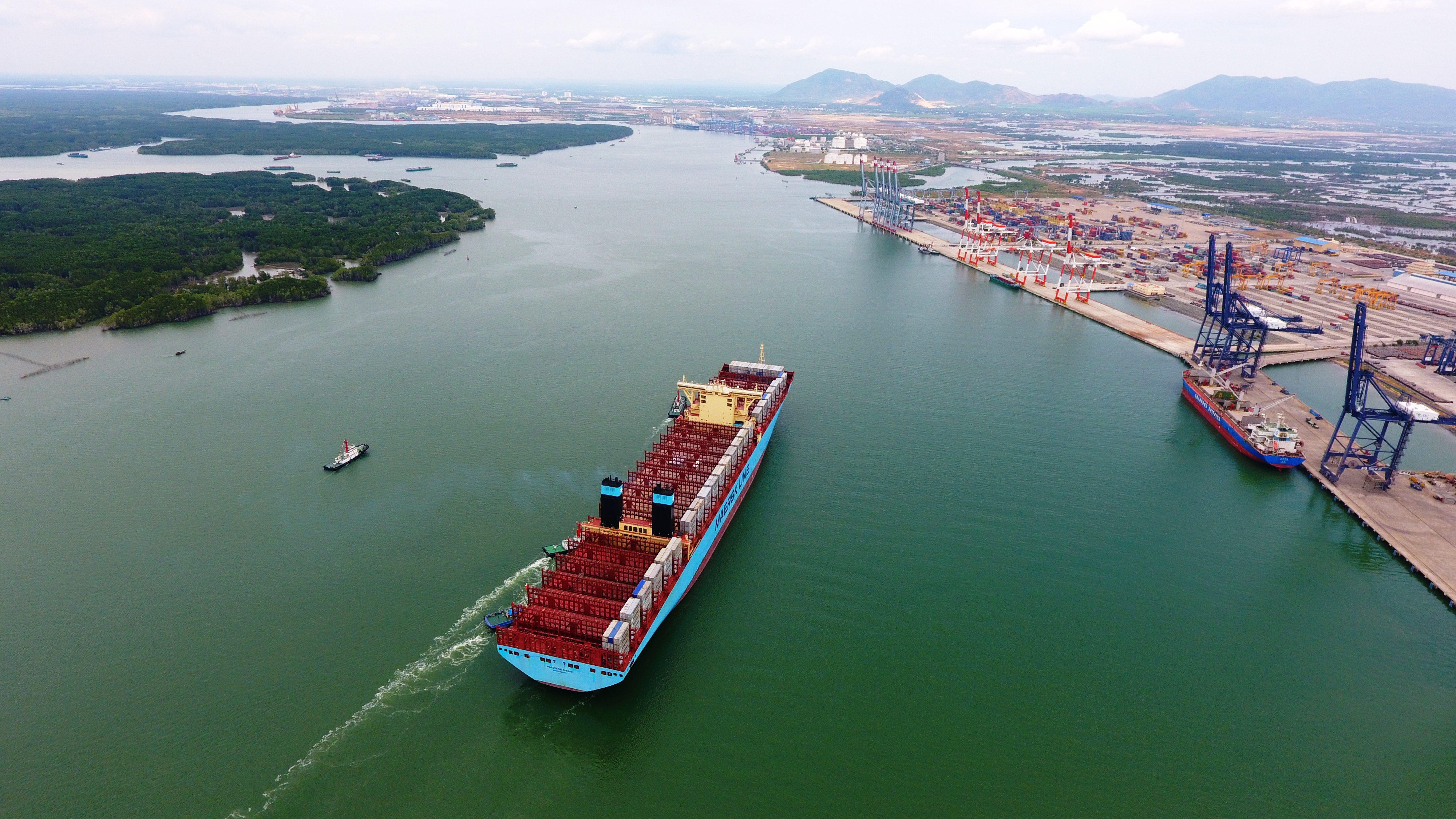 Cảng CMIT chào đón tàu mẹ Margrethe Maersk 18,000 TEU cập cảng