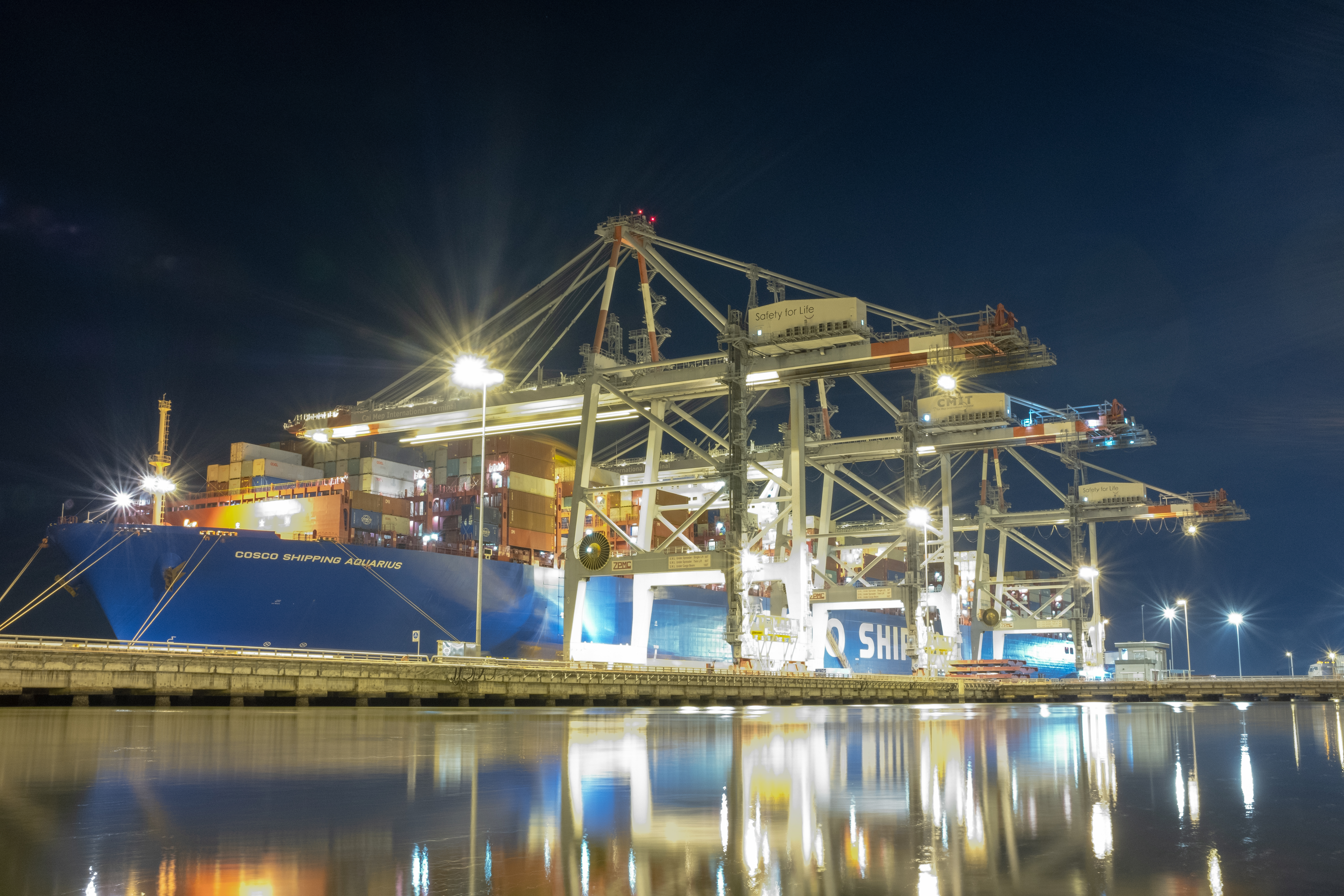 Cảng Quốc tế Cái Mép (CMIT) tiếp nhận tàu COSCO SHIPPING AQUARIUS trọng tải 197.049 DWT / 20.119 TEU - Tàu container lớn nhất của hãng tàu OOCL từng cập cảng Việt Nam