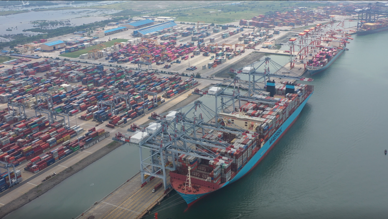 Tàu MARGRETHE MAERSK trọng tải 214,121 DWT cập cảng CMIT - Tàu container lớn nhất được đưa vào Việt Nam khai thác